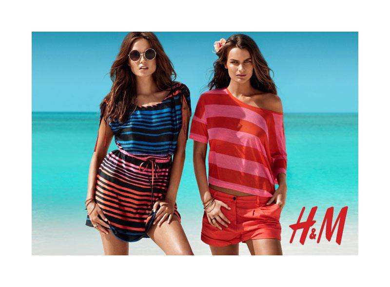 10-18 H&M Ads: Fashionable Trends for the Modern Lifestyle