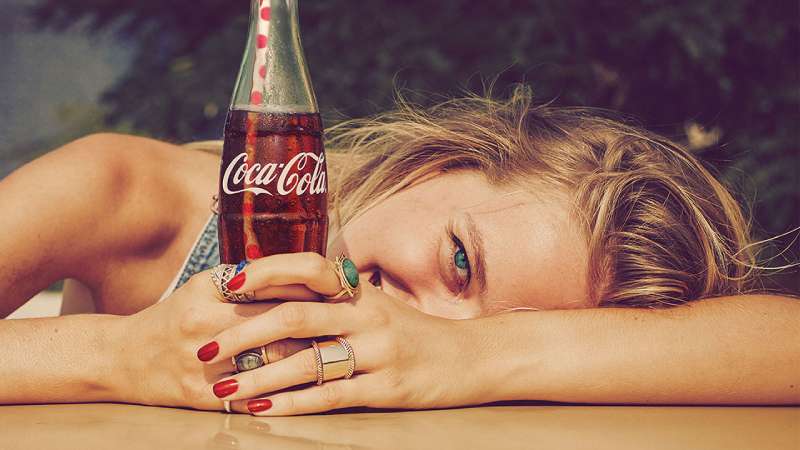17-4 Coca-Cola Ads: Share Happiness, Refresh Your World